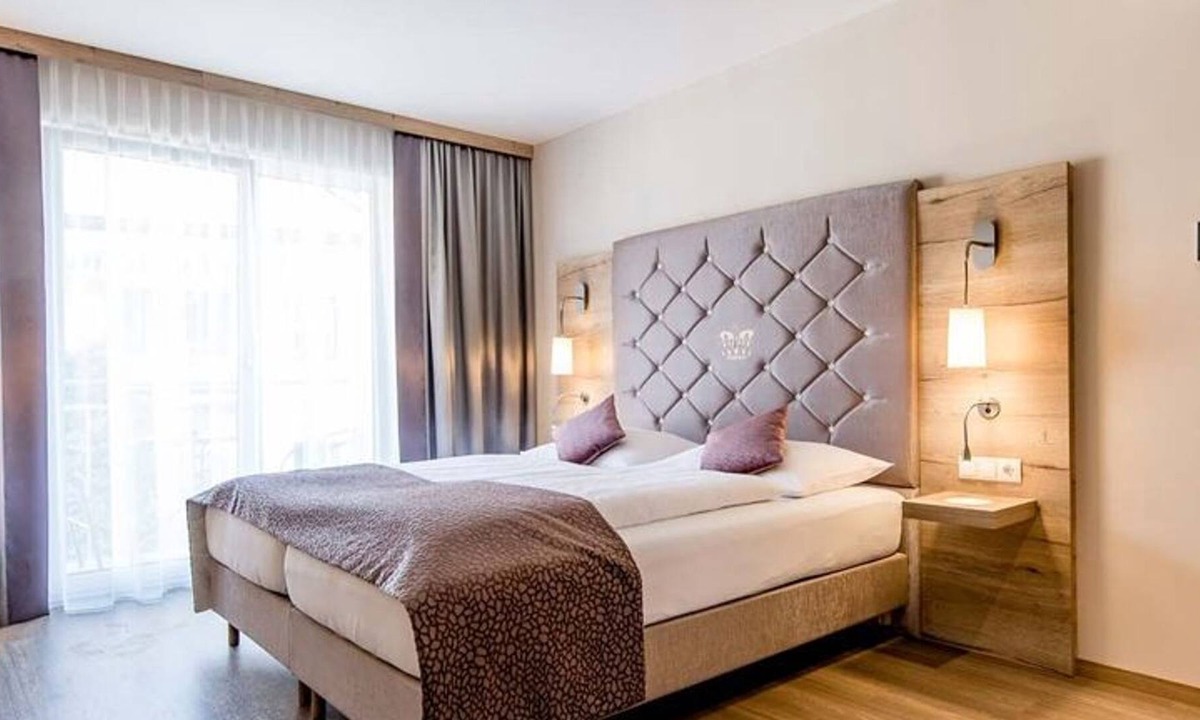 Mondsee House | Premium double room for single use - Hotel Krone