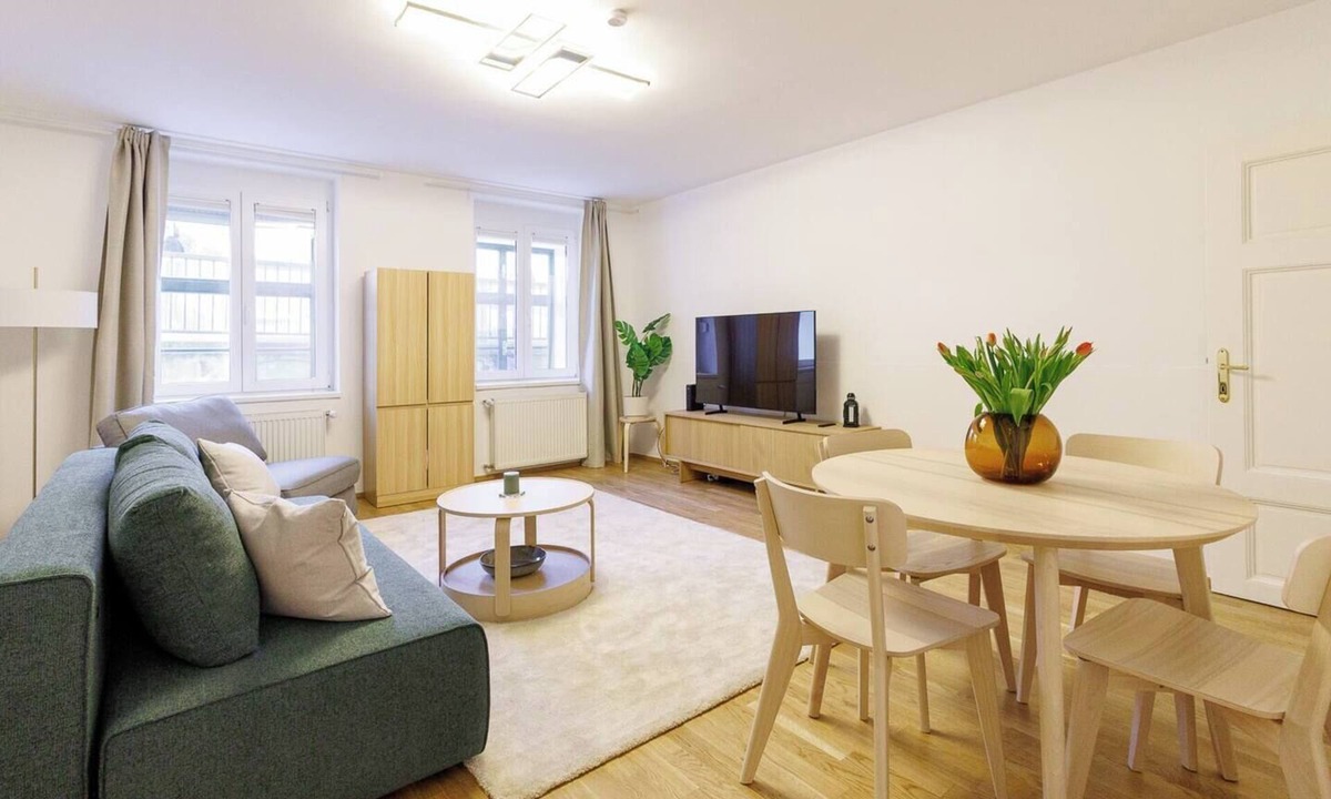 Mariahilf Apartment | Prime Vienna Location - Sleeps 5