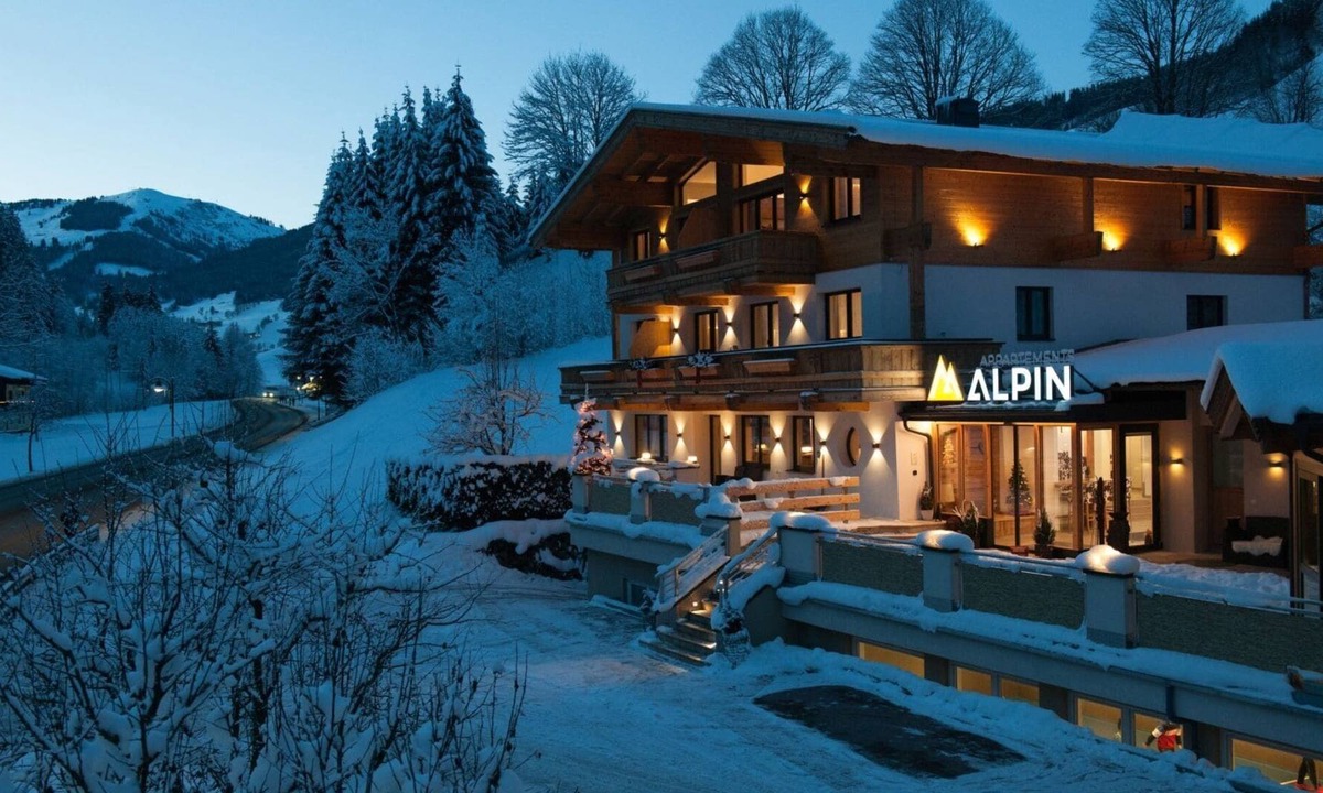 Saalbach Apartment | Ravishing Apartment in Saalbach with Sauna near Ski Slopes