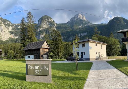 Obertraun Apartment | River Lilly Apartment