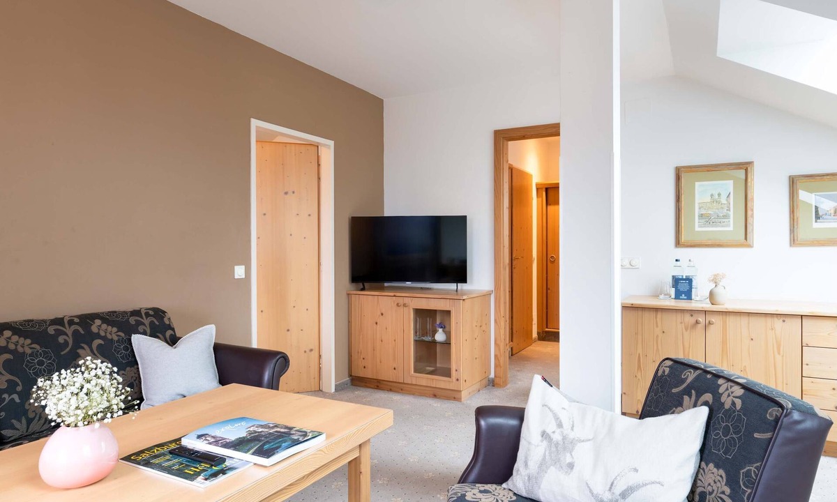 Laakirchen Hotel | Romantik Hotel die Gersberg Alm mit Panorama über Salzburg und Outdoorpool ab Mai