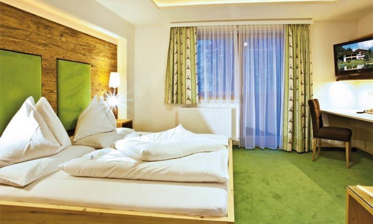 Filzmoos Apartment | Room "Dachstein mit Balkon", 4-6 nights - Alpenhof, country hotel