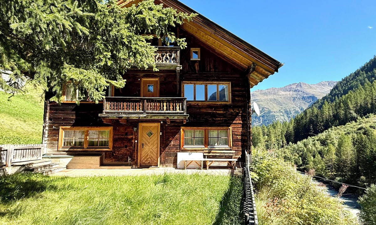 Soelden Ski Chalet | Rustic farmhouse for up to 6 guests – sauna, mountain views & tranquility