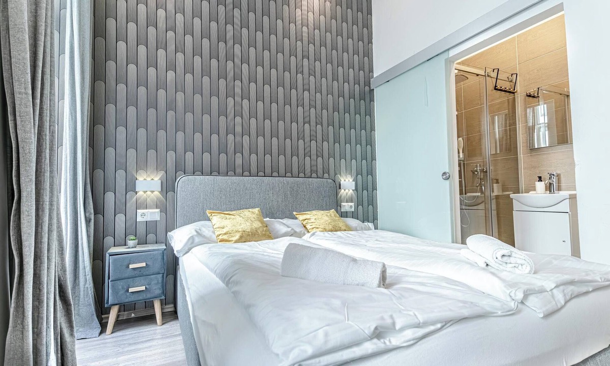 Mariahilf Apartment | Shopping Paradise 9BR For 22 People
