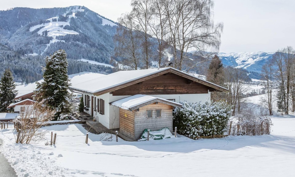 Moosen Apartment | Spacious holiday home, ideal for families with children.
