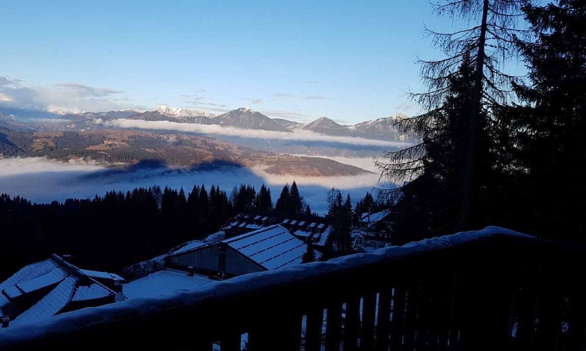 Sonnleitn Cabin | Stubihuettn (1450) right on the ski slope upstairs apartment