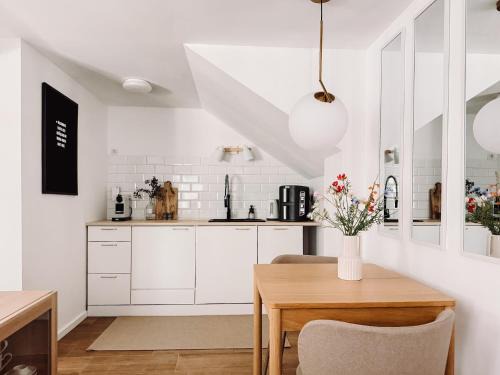Schattendorf Apartment | Studio Bachgeflüster