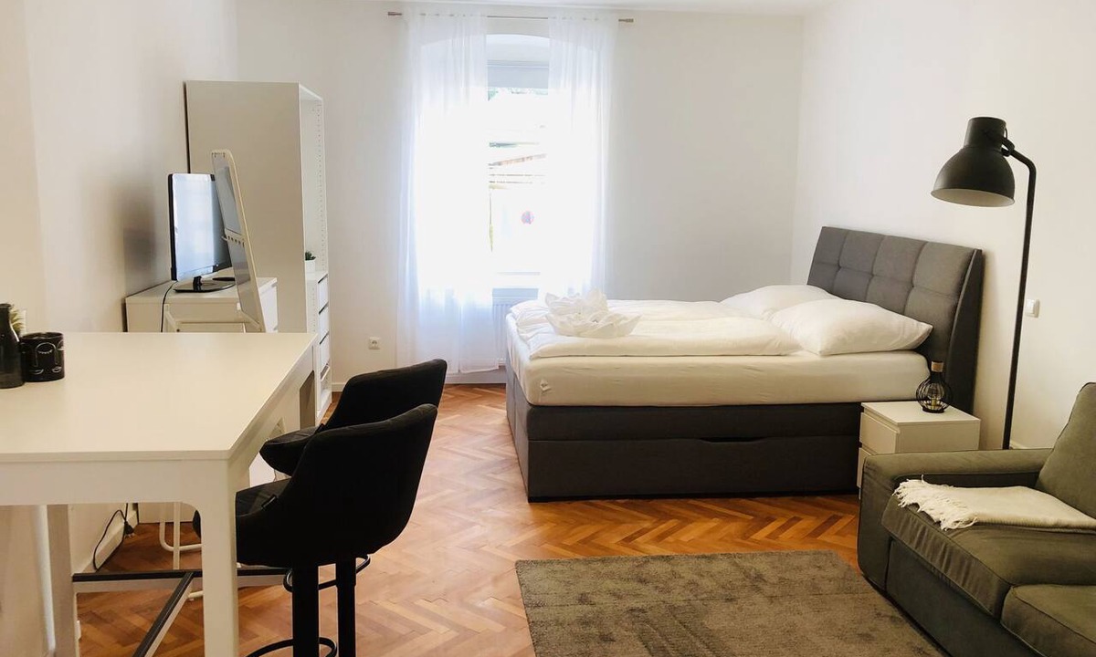 Gmunden Apartment | Studio in zentraler Lage - nur wenige Minuten zum See und Stadt by Interhome