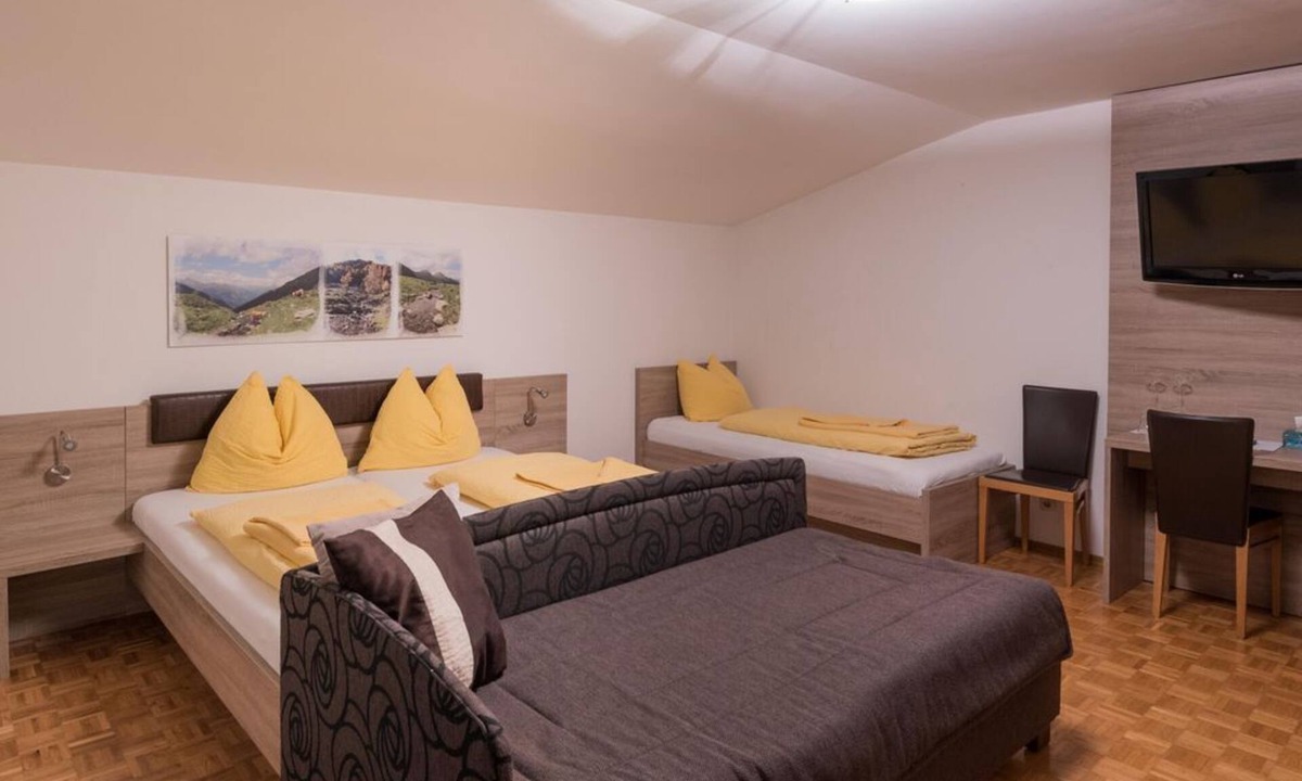 Obervellach Bed & Breakfast | Studio, shower or bath, WC, balcony - Gästehaus Zwischenberger