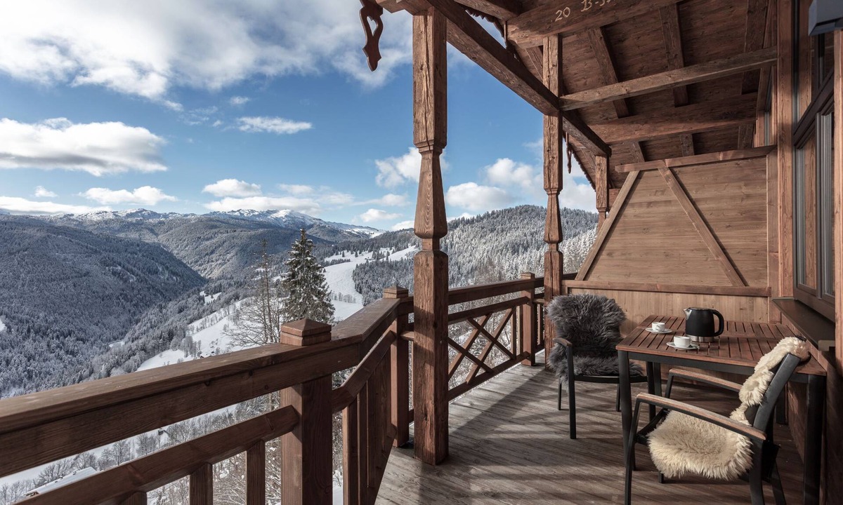 Unken Apartment | Stylishly furnished apartment (75 m²) for up to 6 people with a large sunny balcony