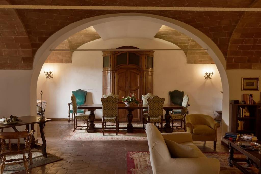 Poggibonsi Villa | Timeless Elegance