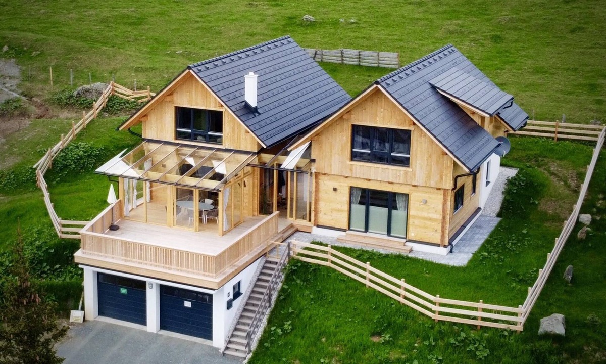 Reichenau Ski Chalet | Two linked chalets with sauna in a ski area