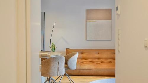 Liesing Apartment | Urban Elegance 1,02