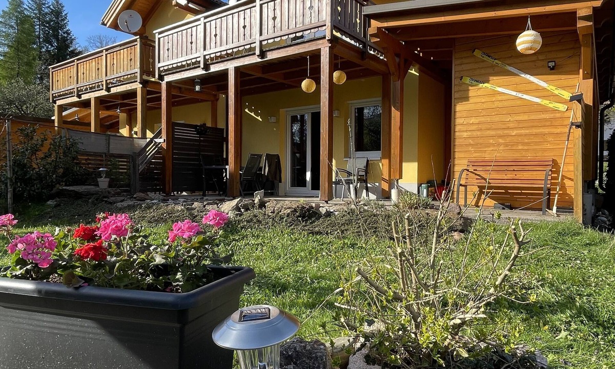 Arnoldstein House | Vacation home Dreiländerblick with sauna, table tennis and 150 meters from slopes