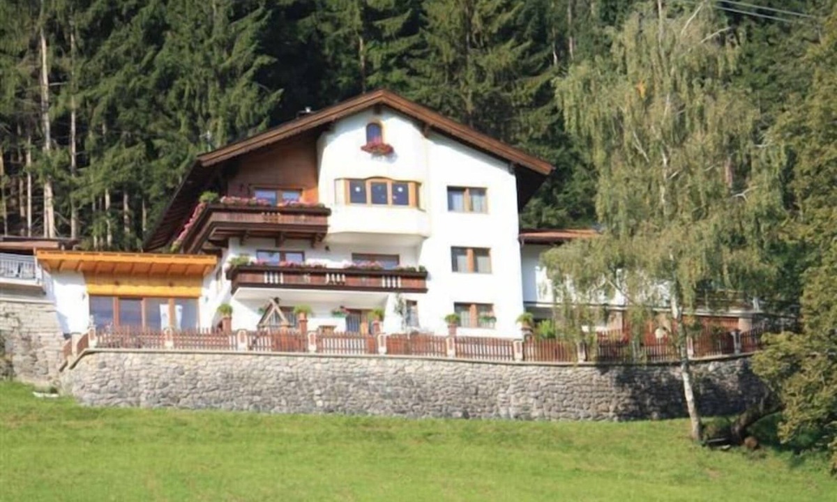 Emberg Apartment | Vacations in the mountainsIn the ZillertalDirectly on the valley runFamily-friendly