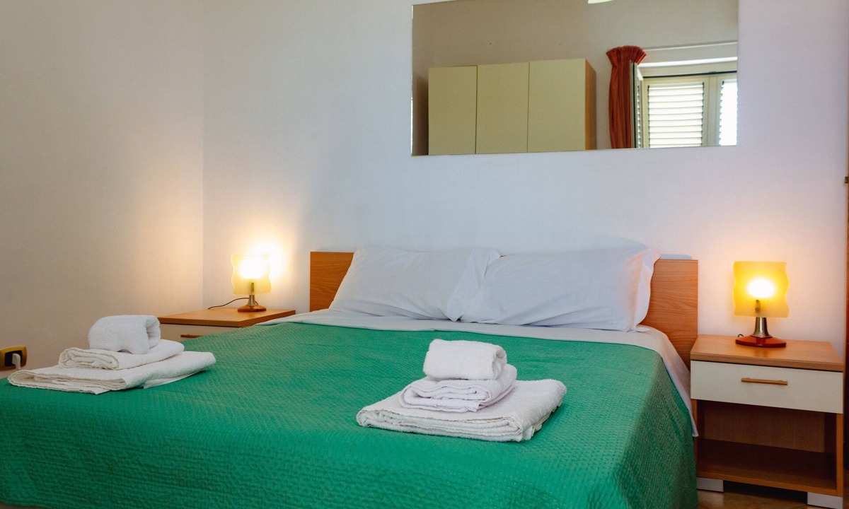 San Leone Apartment | Vbeb Macrame Rooms Agrigento 'Double Room with External Bathroom' with Balcony, Wi-Fi and Air Conditioning