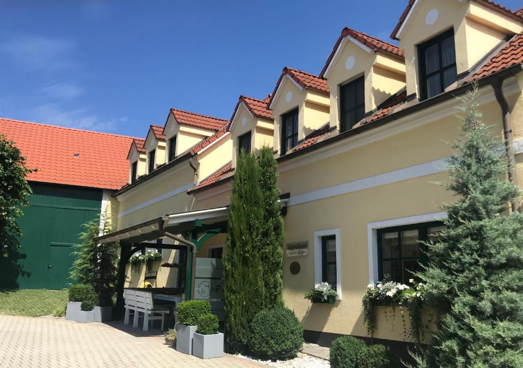 Goettlesbrunn-Arbesthal Bed & Breakfast | Weingut & Gästezimmer Edelmann