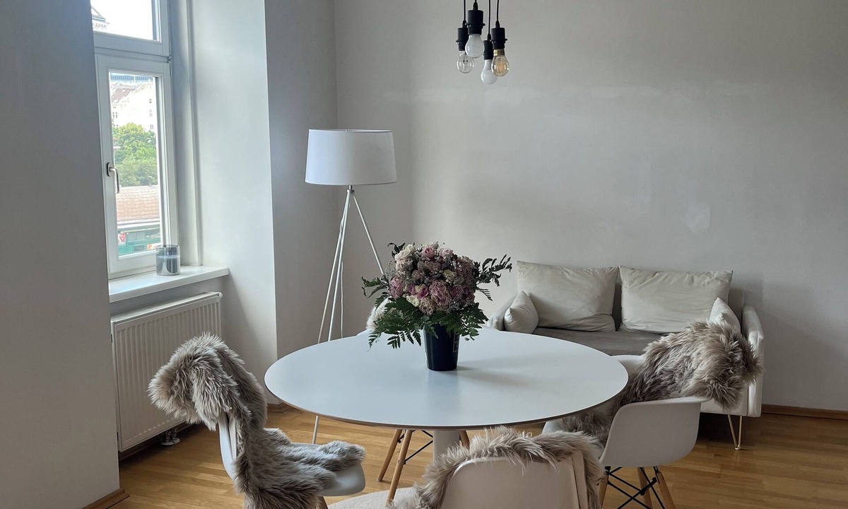 Wieden Apartment | Wonderful spacious (130m2) apartment next to Naschmarkt, 5 min to Karlsplatz