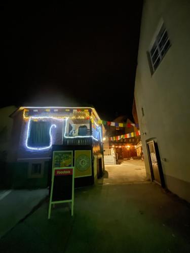 Grub Hotel | Zum Shambhala