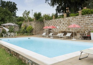 200 m² Accommodation ∙ 8 bedrooms ∙ 17 guests in Corchiano