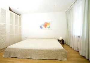 Bright Holiday Apartment “Ferienwohnung Bregenz 8 Top 1” in Central Location Close to Lake Constance with Wi-Fi, Terrace & Garden