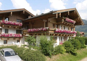 Holiday apartment with balcony in quiet surroundings in Oberkrimml