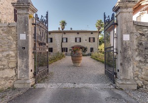 Leccino-standard room in the main village 2+1 in Colle di Val d'Elsa