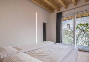 Modern Holiday Apartment with Wi-Fi, Air Conditioning, Pool, Lake View & Balcony; Garage Available, Pets Allowed in Malcesine
