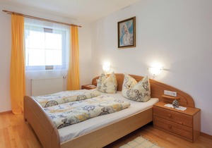 Nestled between the Carnic Ridge and the Lienz Dolomites on the sunny side of the Alps, these apartm in Kartitsch