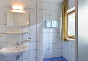 Single room, shower, toilet, balcony, short breakfast - Gasthof Gruberhof