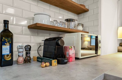 Schottenfeld Apartment | 1 BR Apartment in Neubau, 8 min city center, AC