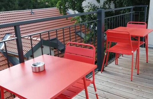 Funfhaus Apartment | 2 Bedroom Apart with Balcony in Reindorf