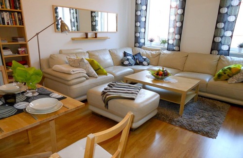 Vienna Apartment | 2bedroom Family Home, Air-Conditioning, Cable TV, Wifi, Metro