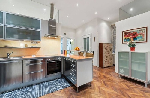 Rudolfsheim-Funfhaus Apartment | 2Bedroom Vintage Apartment+Garden, near Schönbrunn