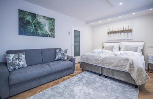 Leopoldstadt Apartment | 3 BDR - Apartment Serenity, right near Vienna's Old City