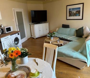 Funfhaus Apartment | 3BR, 5 Beds, Sofa 2P, 5min U4,U6 Schönbrunn
