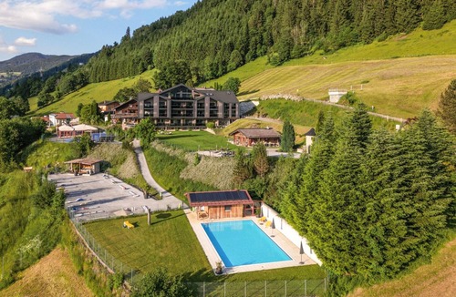 Alpendorf Apartment | 4-5 Bed Family Room Standard