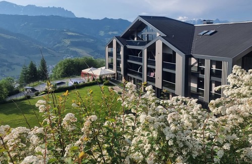 Alpendorf Apartment | 4-5 Bed Family Room Standard