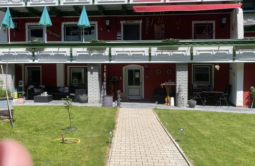 Stall Apartment | 4/6 Persoons Appartement op de Begane Grond Gelegen met Eigen Terras