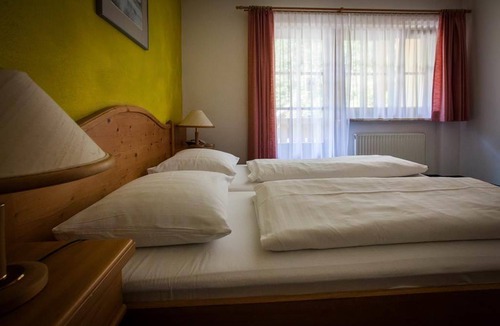 Annaberg im Lammertal Hotel | 4-bed room, shower, toilet