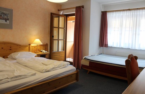 Annaberg im Lammertal Hotel | 4-bed room, shower, toilet