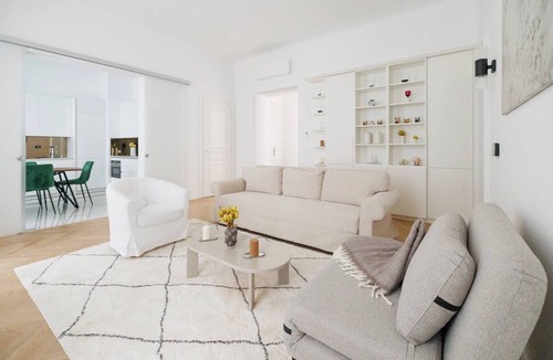 Leopoldstadt Apartment | 4BR Vienna Gem - Families - 5.5 Baths, Sleeps 14