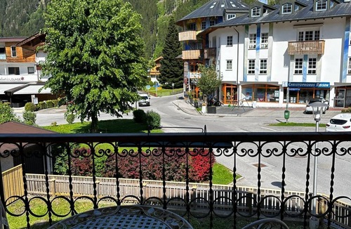 Mayrhofen Apartment | 5 minutes walk to cable car! Family size Apartment at super location.