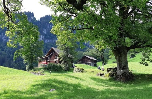 Braunwald Ski Chalet | Absolutely quiet panoramic location in an ancient wooden house