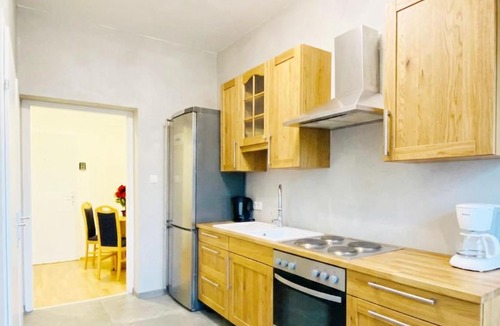 Liesing Apartment | Affordable 5BR Apt, for 11 Guests near Schönbrunn