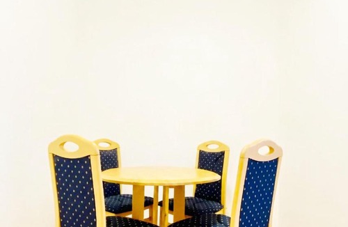 Liesing Apartment | Affordable 5BR Apt, for 11 Guests near Schönbrunn
