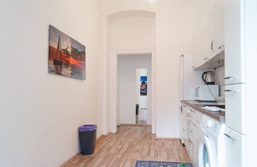 Neulerchenfeld Apartment | Affordable Long-Term Room | Near Wiener Stadthalle