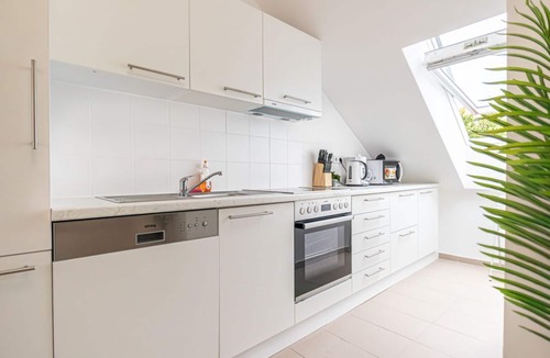 Penzing Apartment | Airy Attic Apt.: Stylish Studio w/Terrace & View