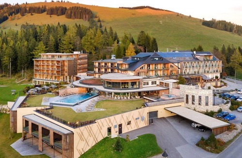 Fladnitz an der Teichalm House | Alm Pur/Non cancelable - Almwellness Hotel Pierer