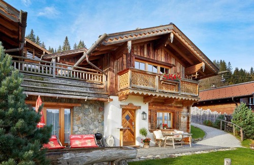 Hundsdorfl Ski Chalet | Almdorf Flachau - Luxus Hüttenurlaub